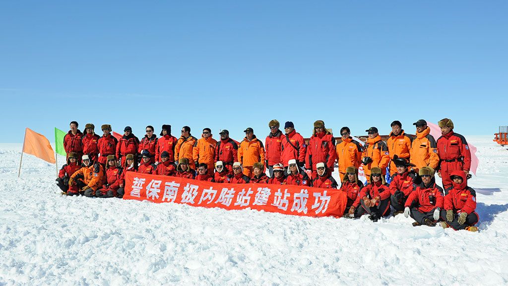 Dome A traverse team - © International Polar Foundation