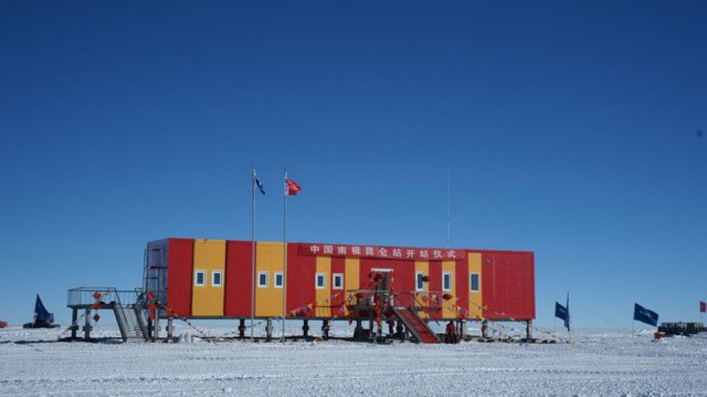 Kunlun Station at Dome A, East Antarctica