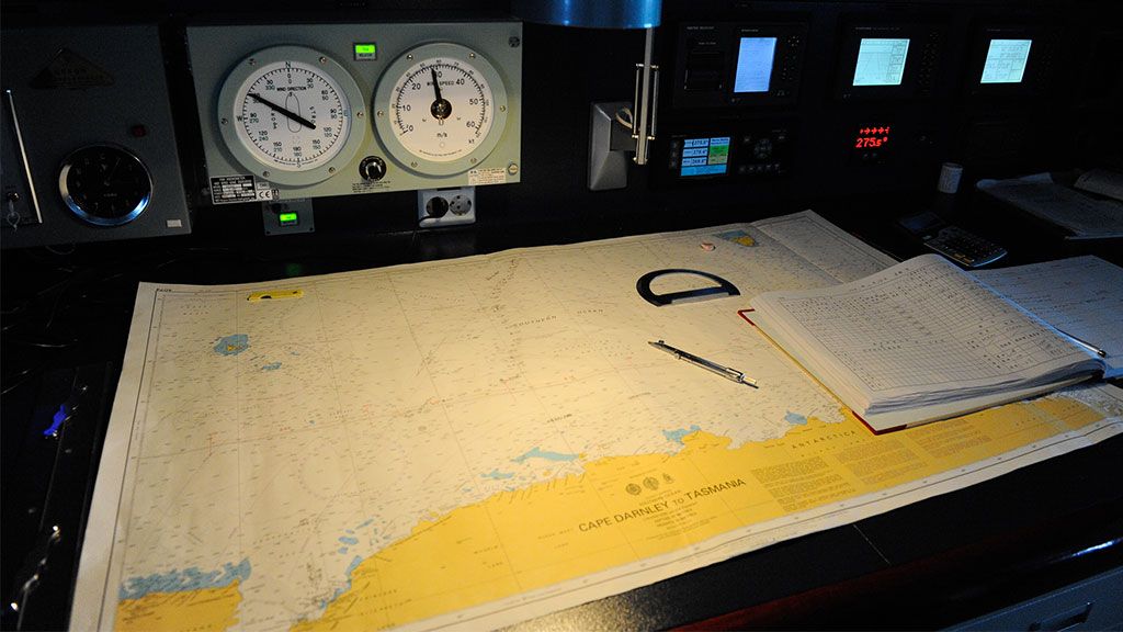 Xue Long navigation room