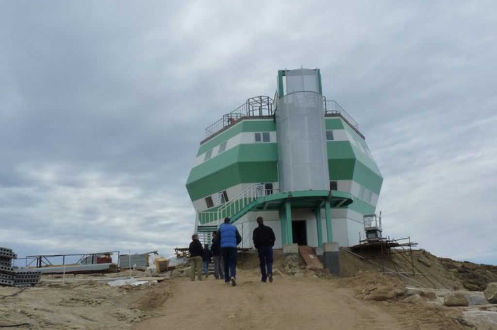 The new atmospheric physics and aurora observation building at Zhonghshan Station - © PRIC