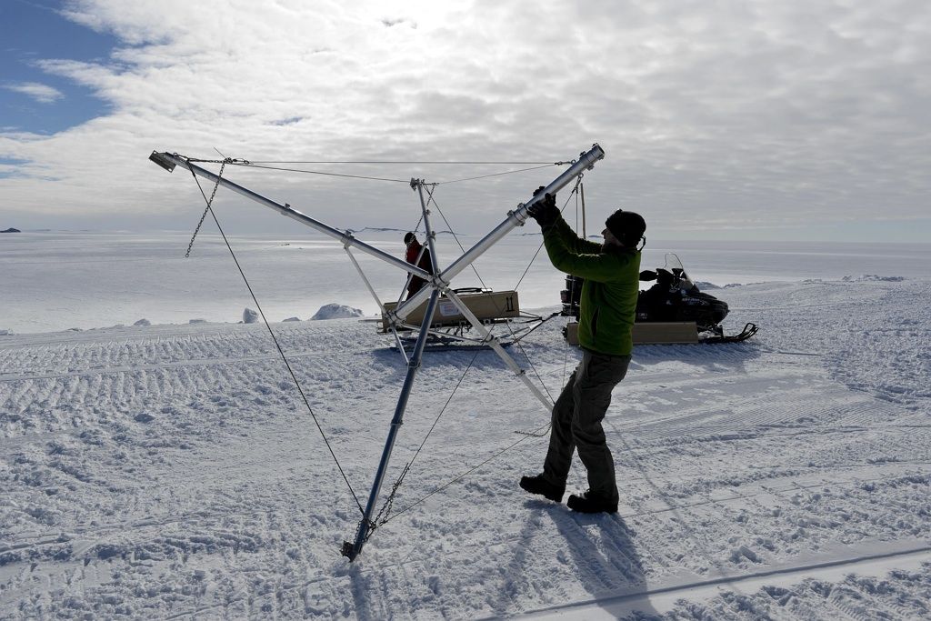 Dr. Lenaerts set up an automatic weather station on the King Baudouin Ice Shelf in December 2014. He's monitoring weather conditions on the ice shelf as part of the BENEMELT project to see how many days have conditions that favour surface melt. - © International Polar Foundation / Jos Van Hemelrijck