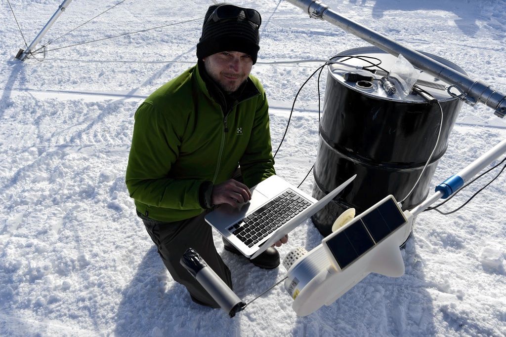 Testing the instruments for the automatic weather station. - © International Polar Foundation / Jos Van Hemelrijck