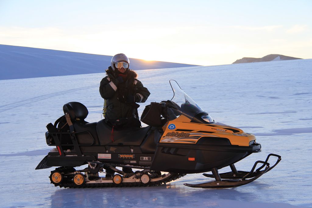 2008 laureate Elie Verleyen poses with a skidoo. - © René Robert