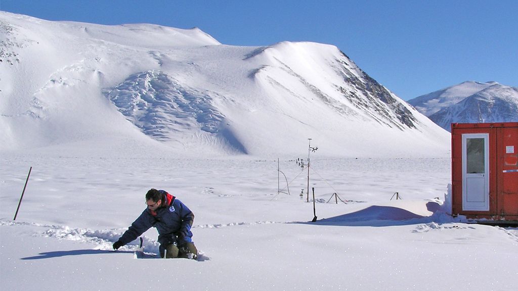 Florent Dominé measuring snow albedo in Antarctica - © Florent Dominé