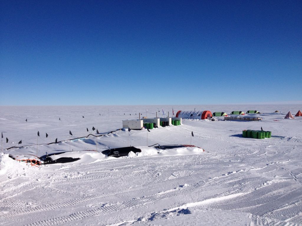 Lake Ellsworth project basecamp - © Subglacial Lake Ellsworth Consortium