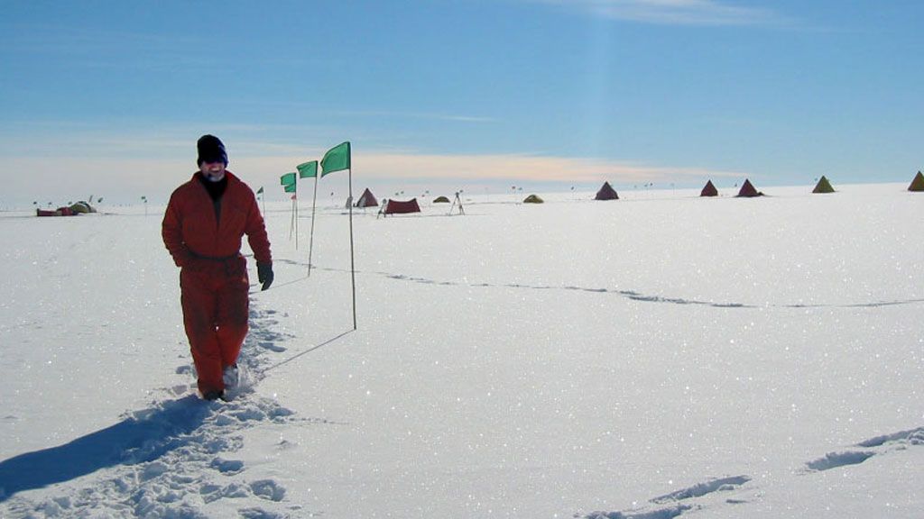 David Vaughan on location - © DAVID VAUGHAN, BRITISH ANTARCTIC SURVEY