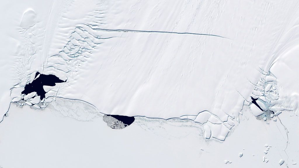 Polynyas on the Pine Island Glacier in West Antarctica